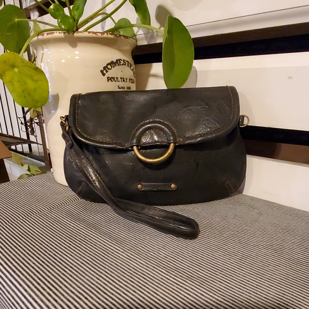 AXCESS wristlet.              #812
